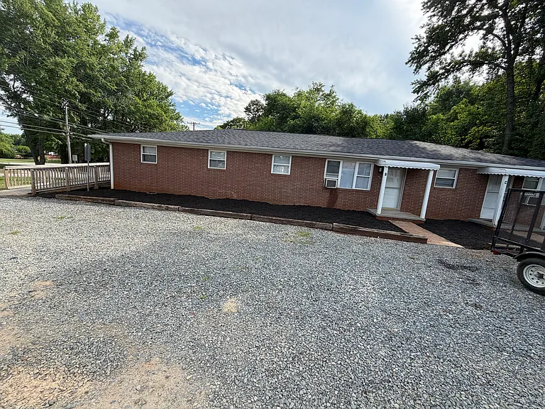 1604 N Long St — Photo 12