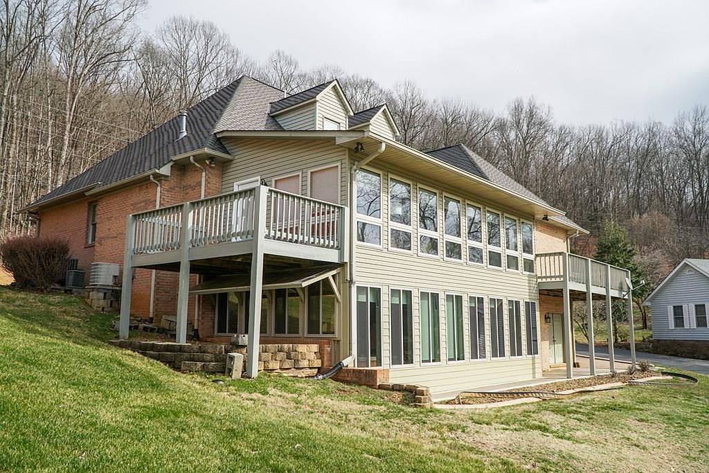 1657 N Plantation Dr