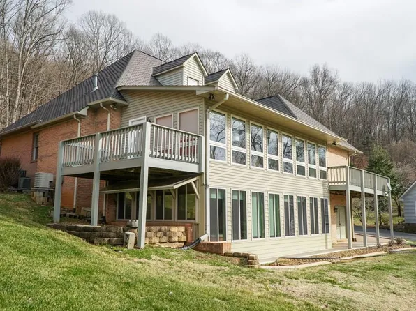 1657 N Plantation Dr, Cookeville, TN 38506