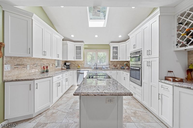 2nd image of 220 Horseshoe Rd