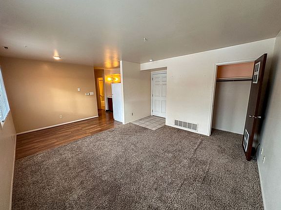 5th image of 129 S Oak Ave #21
