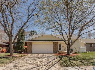 4916 S Baneberry Dr, Sioux Falls, SD 57106