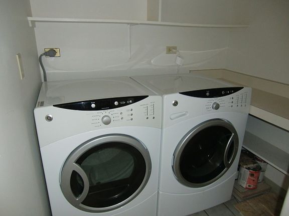Full Size washer/dryer
