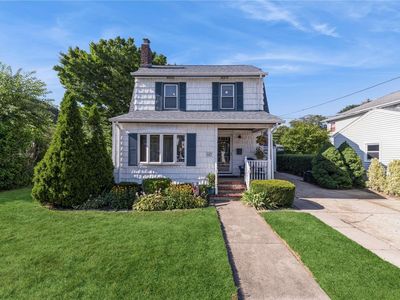 143 Magnolia Avenue, Floral Park, NY, 11001