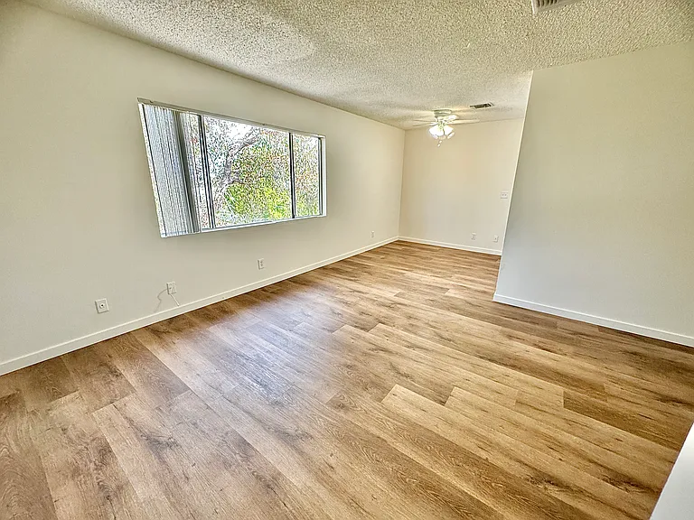 11200 Victory Blvd #9 — Photo 9