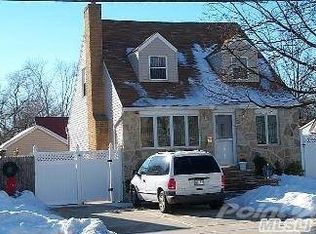955 Grand Blvd, Westbury, NY 11590