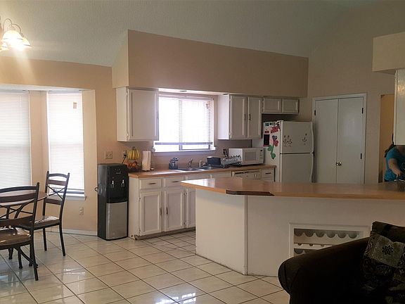 5th image of 1104 Shawnee Ln
