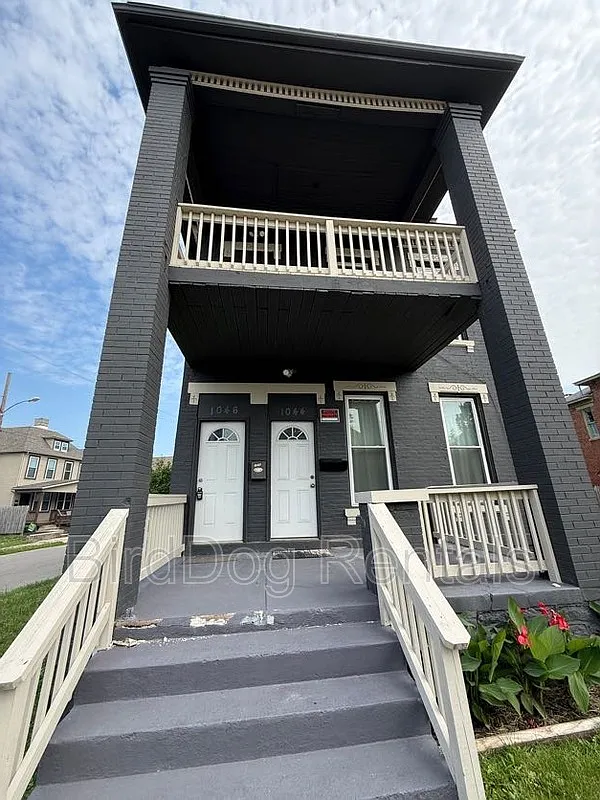 2 bed, 1.0 bath, 1000 sqft, $1,150 — Photo 1