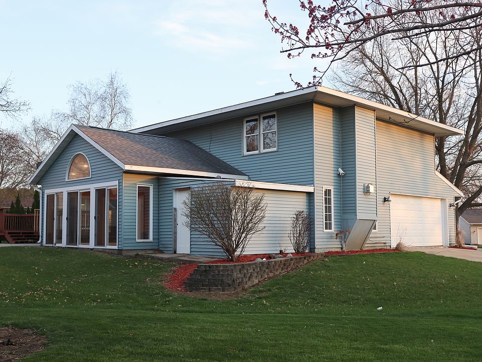 1st image of 11 Fitzpatrick Ct NW