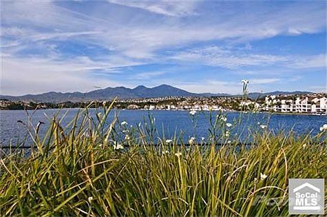 Beautifull Lake Mission Viejo is just a few blocks away. Resort style amenities included with HOA. P