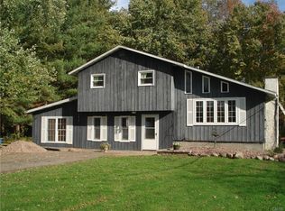 8860 Midlake Meadows Dr, Bridgeport, NY 13030