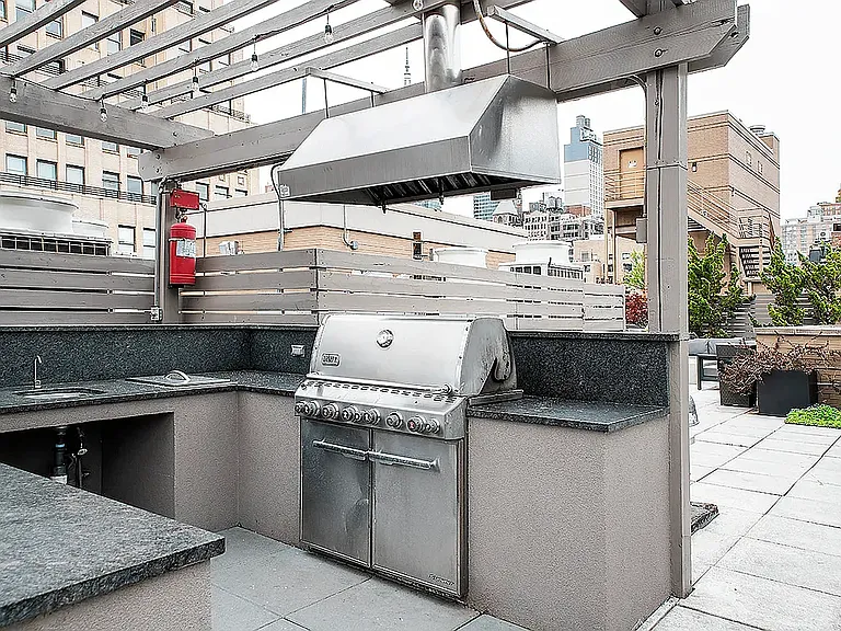260 W 26th St #4U — Photo 13