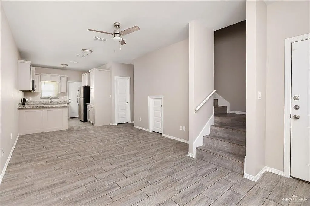 2 bed, 2.0 bath, 1050 sqft, $1,075 — Photo 4
