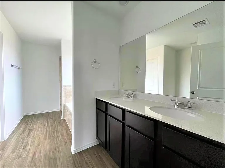 1007 Wolseley Cv — Photo 17