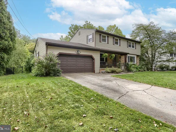 12 Tall Tree Dr, Camp Hill, PA 17011