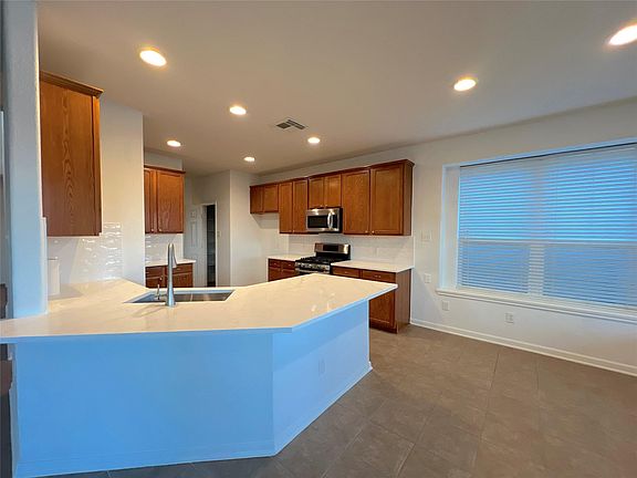5th image of 19314 Camellia Bend Cir
