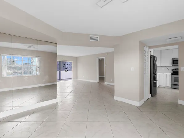 4141 NW 44th Avenue #224, Lauderdale Lakes, FL 33319