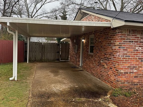 4th image of 220 Radburn Way