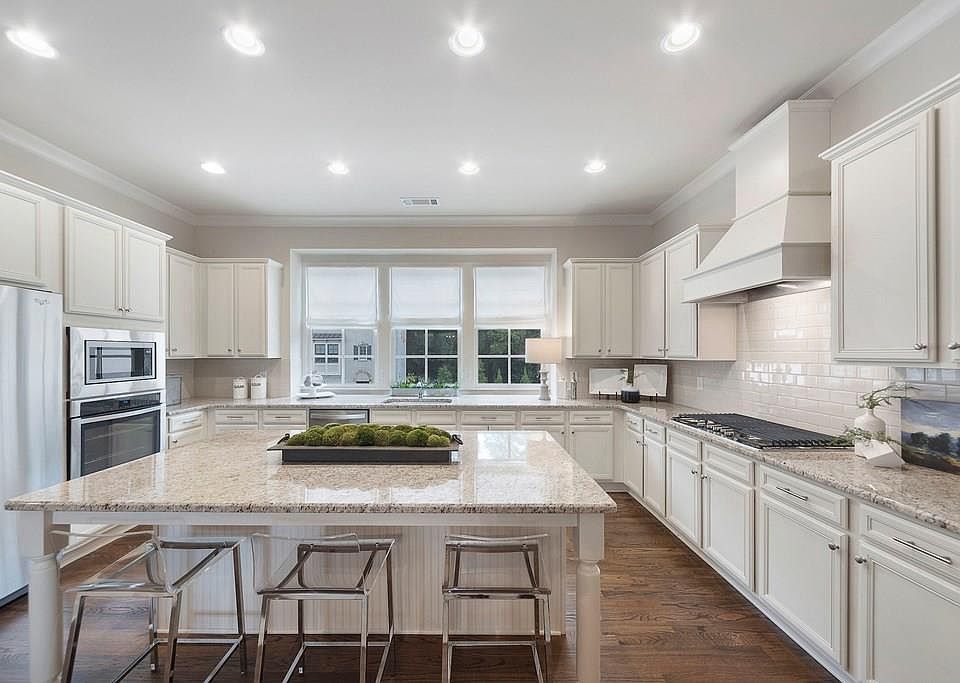 1st image of 2474 Skyland Dr NE #17
