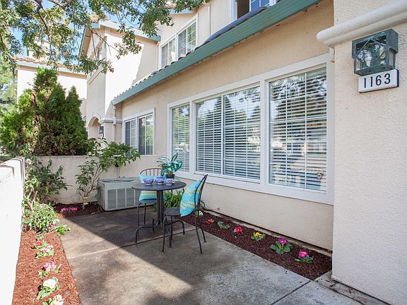 2nd image of 1163 Tea Rose Cir