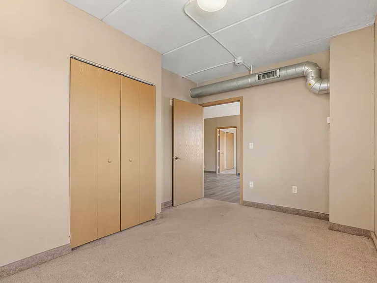 E Street Flats - Student Housing — Photo 44