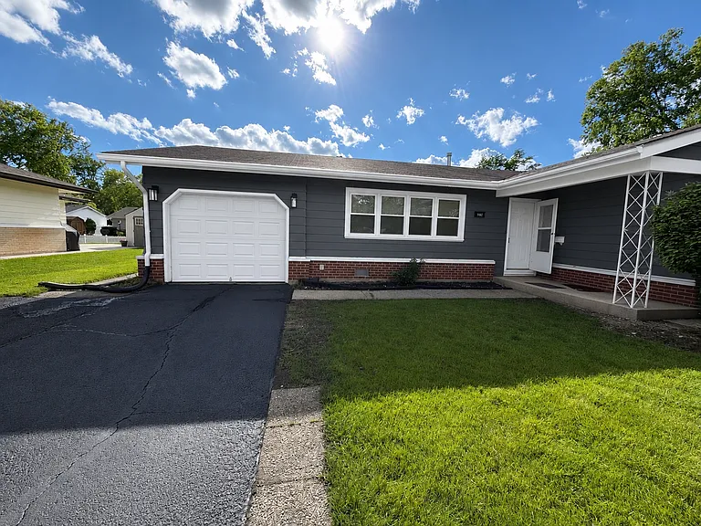 980 Hartford Ln — Photo 1