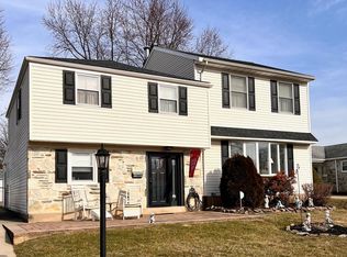 9705 Glenhope Rd, Philadelphia, PA 19115