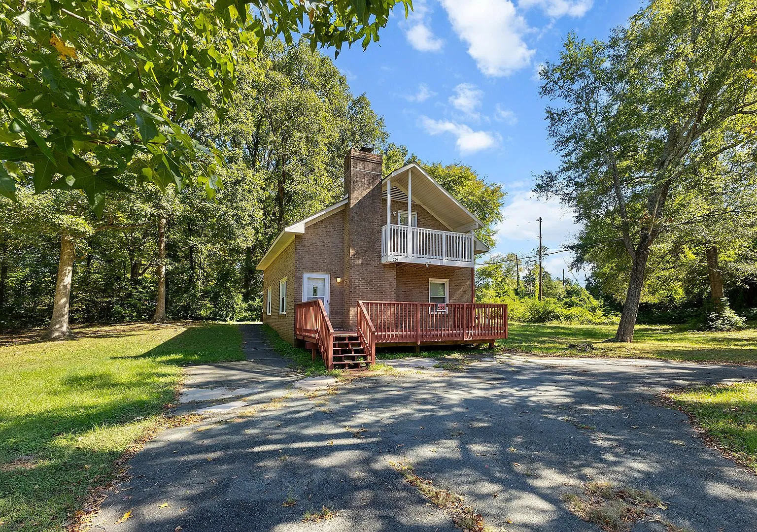 Charming 3-Bedroom Home with Large Yard & Convenient Location! — Photo 3