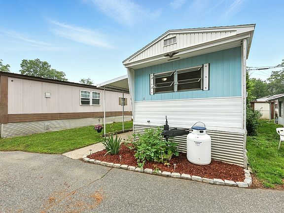 4th image of 404 Southwick Rd #32