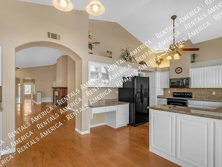5822 W Abraham Ln — Photo 11