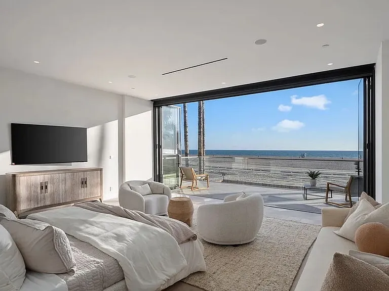 940 Palisades Beach Rd — Photo 10