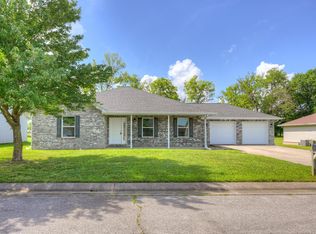 1412 Wyndham Ln, Carthage, MO 64836