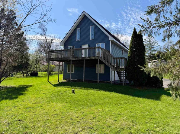 W196 Tulip Dr, Genoa City, WI 53128