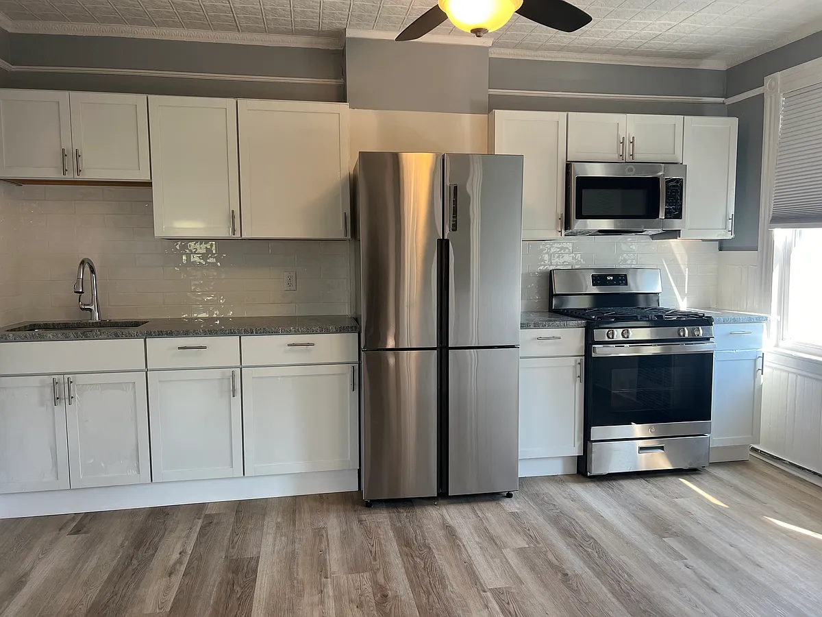 Building Photo - 63 Churchill St #63