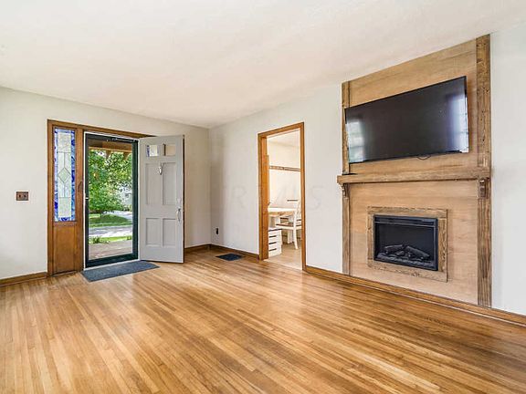 5th image of 30 Hiawatha Ave