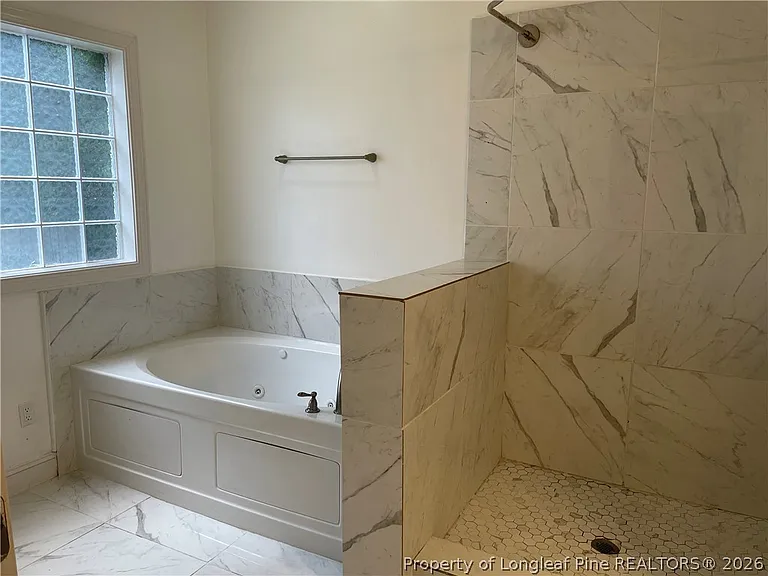 330 Gallery Dr #102 — Photo 7