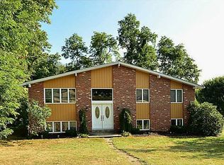 538 Hickory Ln, Houston, PA