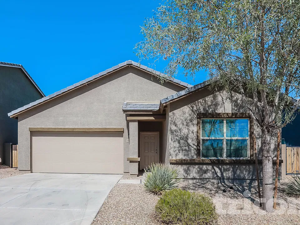 4504 W Saddlebush Way