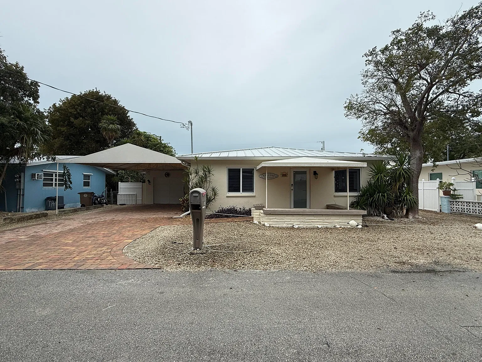 2 bed, 1.0 bath, 1226 sqft, $3,300 — Photo 2
