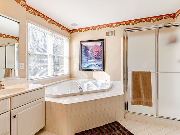 2nd image of 106 Parkview Cir