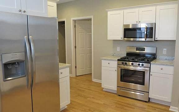 5th image of 1007 E North Ave #1