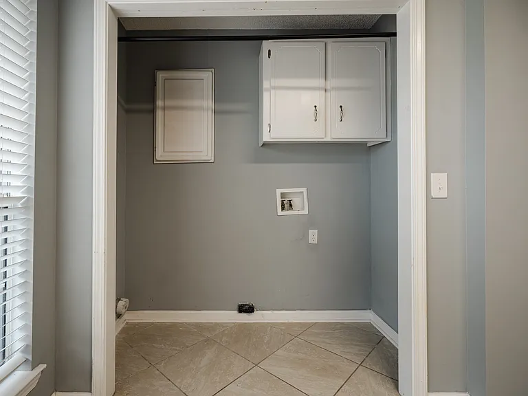65 Angie St — Photo 10