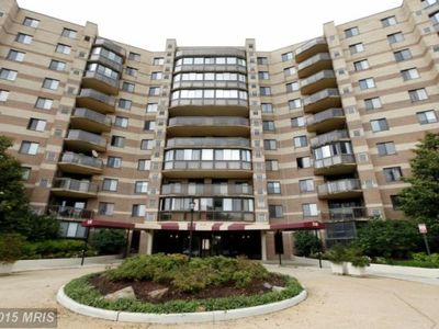 8340 Greensboro Dr APT 818, Mc Lean, VA, 22102