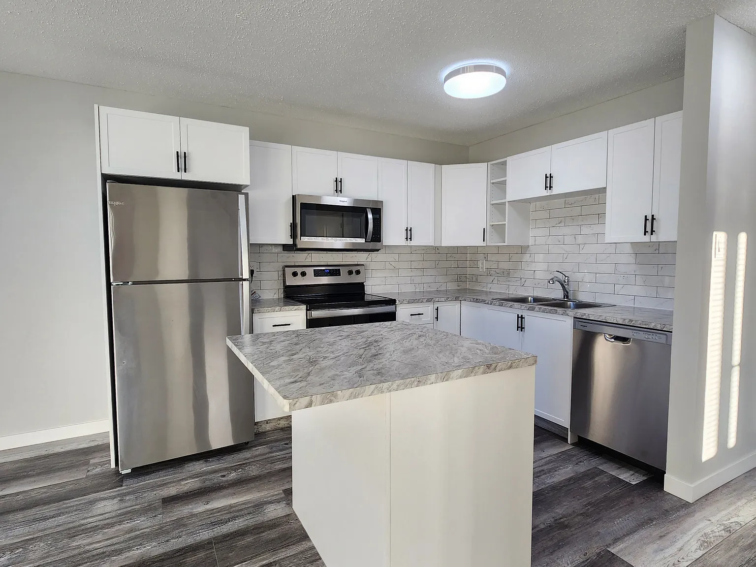 2 bed, 760 sqft, $1,395 — Photo 4