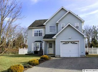 30 Lena Ct, Bayville, NJ 08721