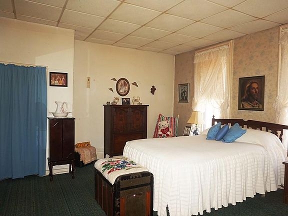5th image of 428 N Farwell St
