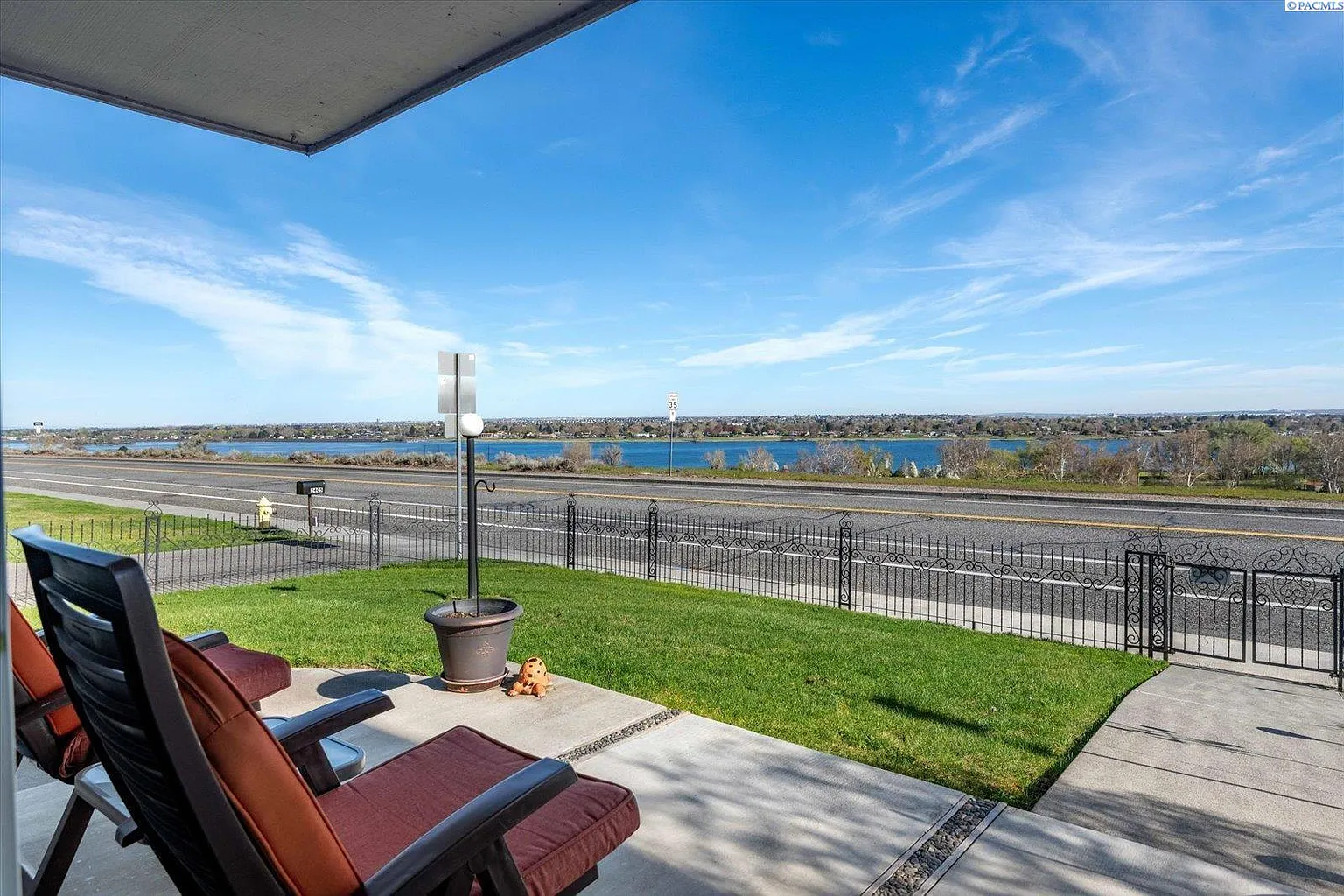 2401 W Canal Dr APT 1A photo 1