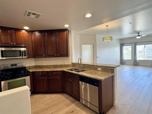 5450 E DEER VALLEY Drive #3012, Phoenix, AZ 85054