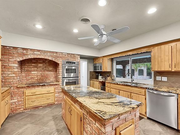 3rd image of 3999 NE 15th Avenue