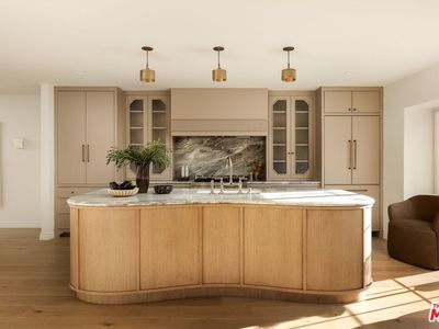 256 S Bentley Ave, Los Angeles, CA, 90049